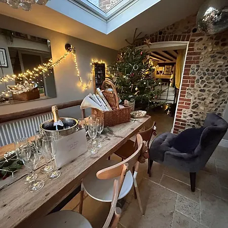 Stone Cottage Norwich Exterior photo